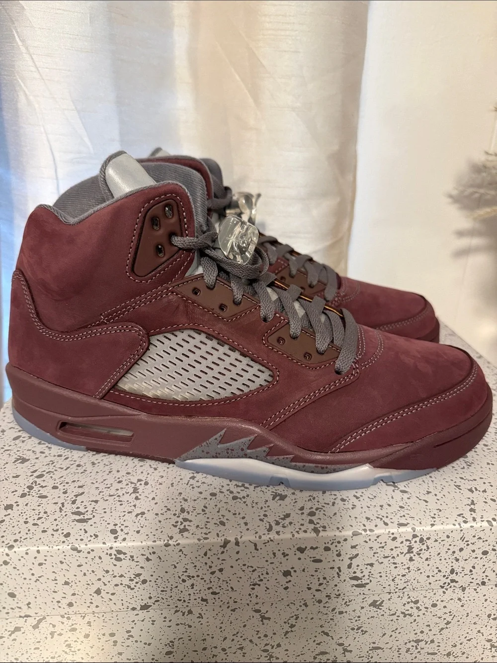 New in Box Mens Air Jordan 5 Retro SE Burgundy Sneakers 2023